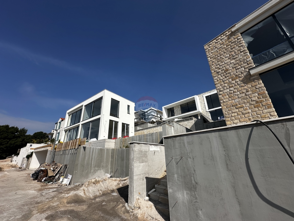 VILLA DI LUSSO CON PISCINA DI ARCHITETTURA MODERNA, ROGOZNICA