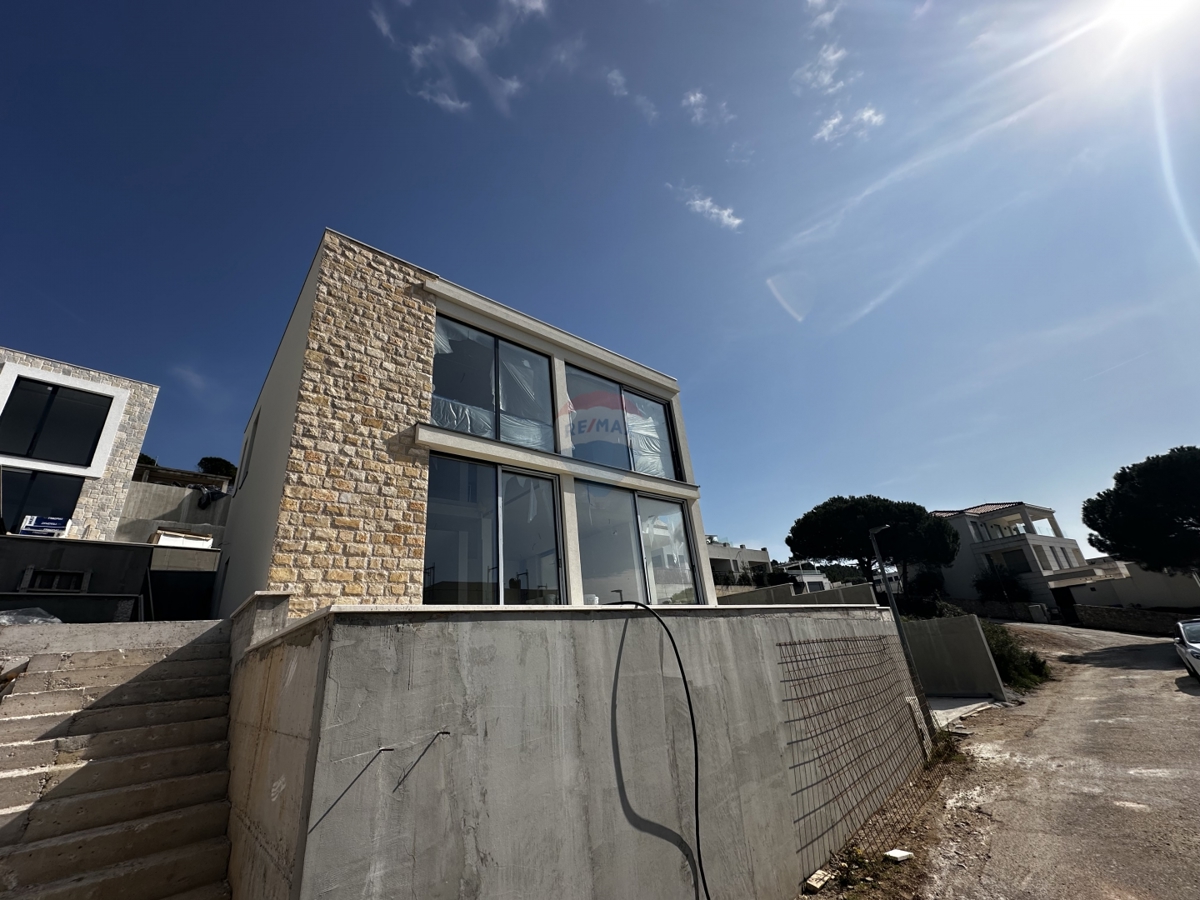 VILLA DI LUSSO CON PISCINA DI ARCHITETTURA MODERNA, ROGOZNICA