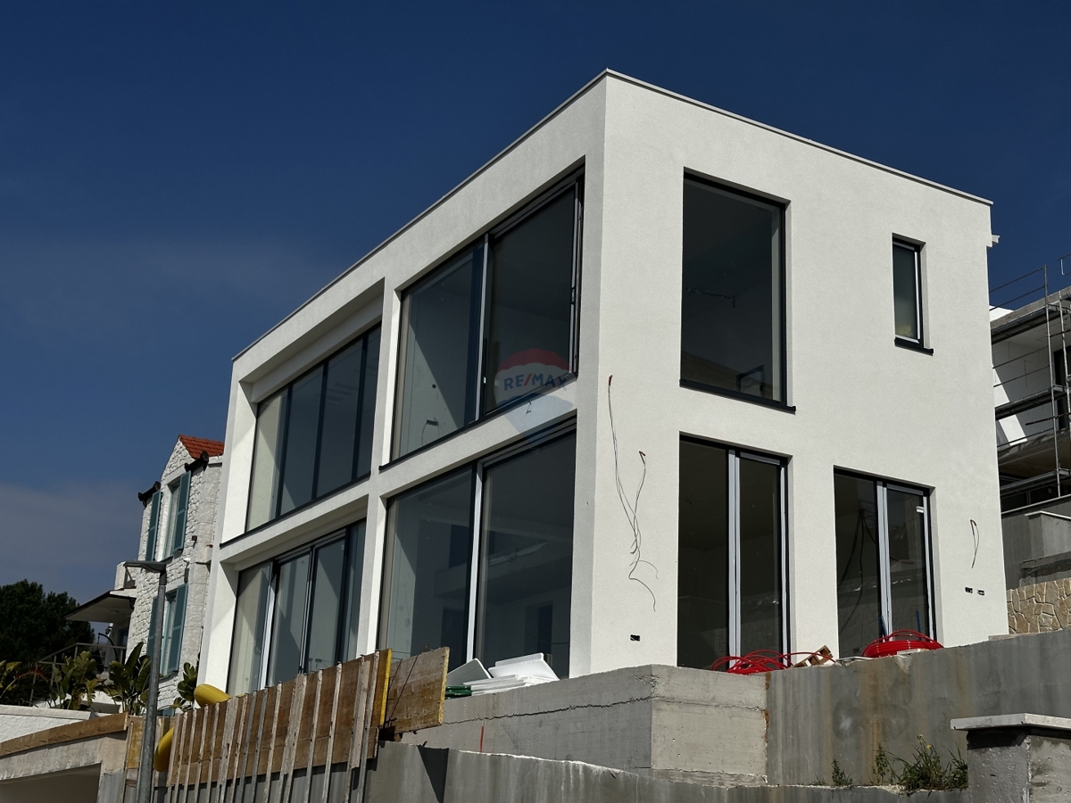 VILLA DI LUSSO CON PISCINA DI ARCHITETTURA MODERNA, ROGOZNICA