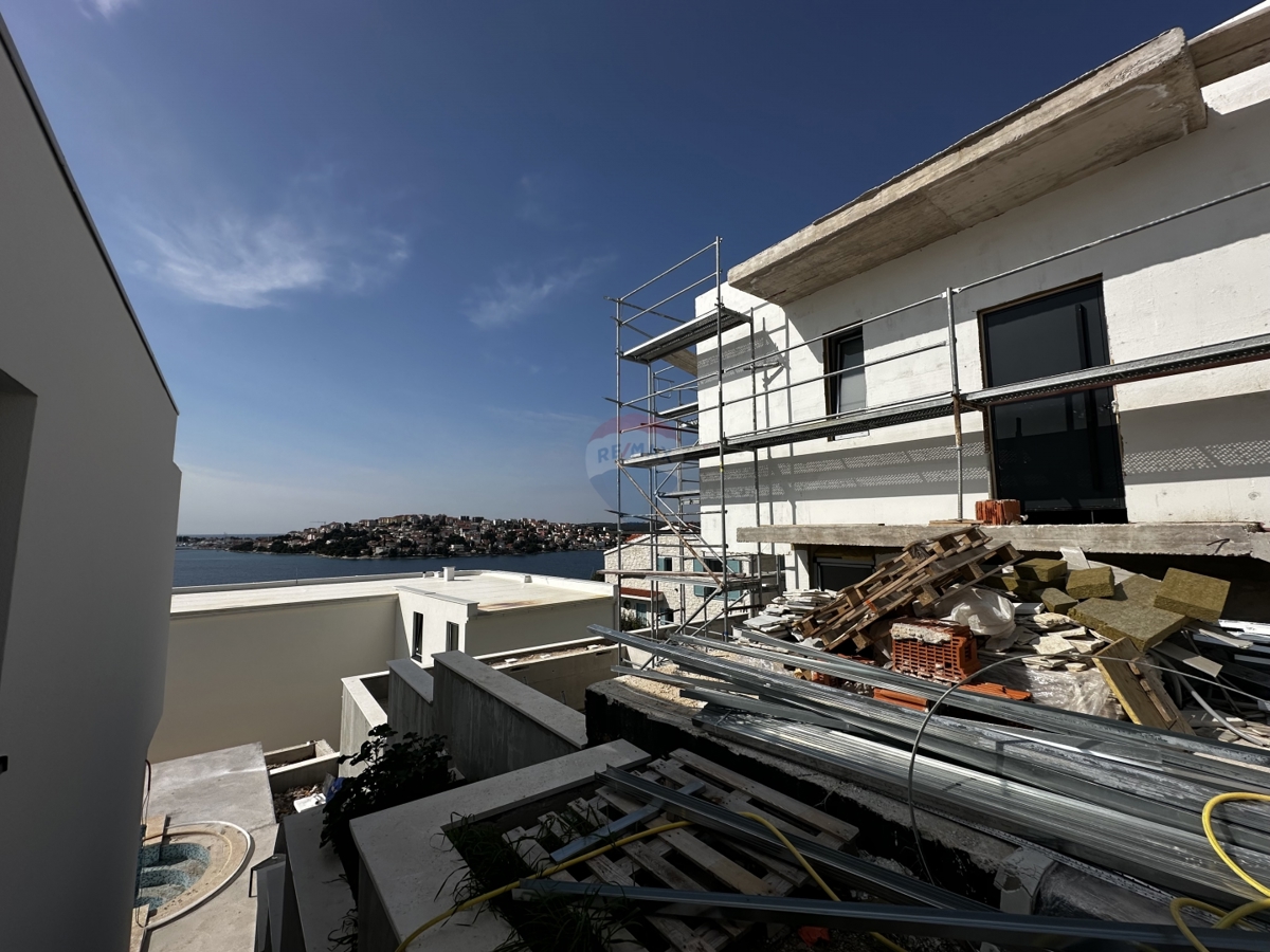 VILLA DI LUSSO CON PISCINA DI ARCHITETTURA MODERNA, ROGOZNICA