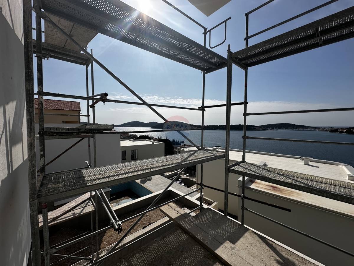 VILLA DI LUSSO CON PISCINA DI ARCHITETTURA MODERNA, ROGOZNICA