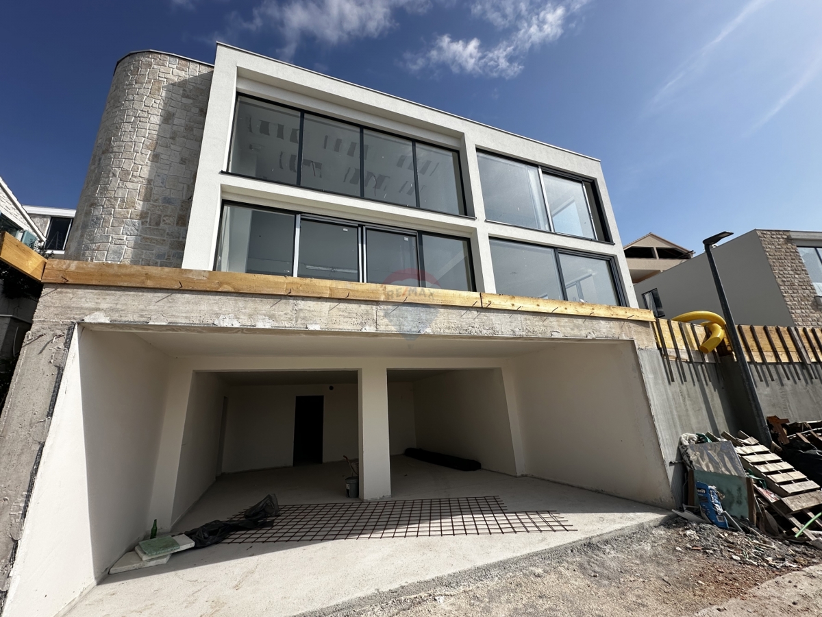 VILLA DI LUSSO CON PISCINA DI ARCHITETTURA MODERNA, ROGOZNICA