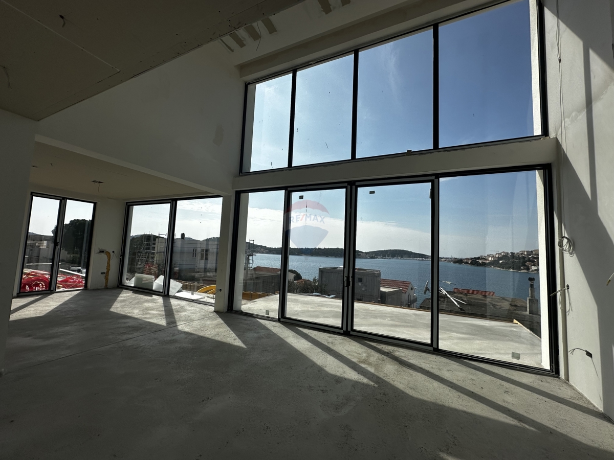 VILLA DI LUSSO CON PISCINA DI ARCHITETTURA MODERNA, ROGOZNICA