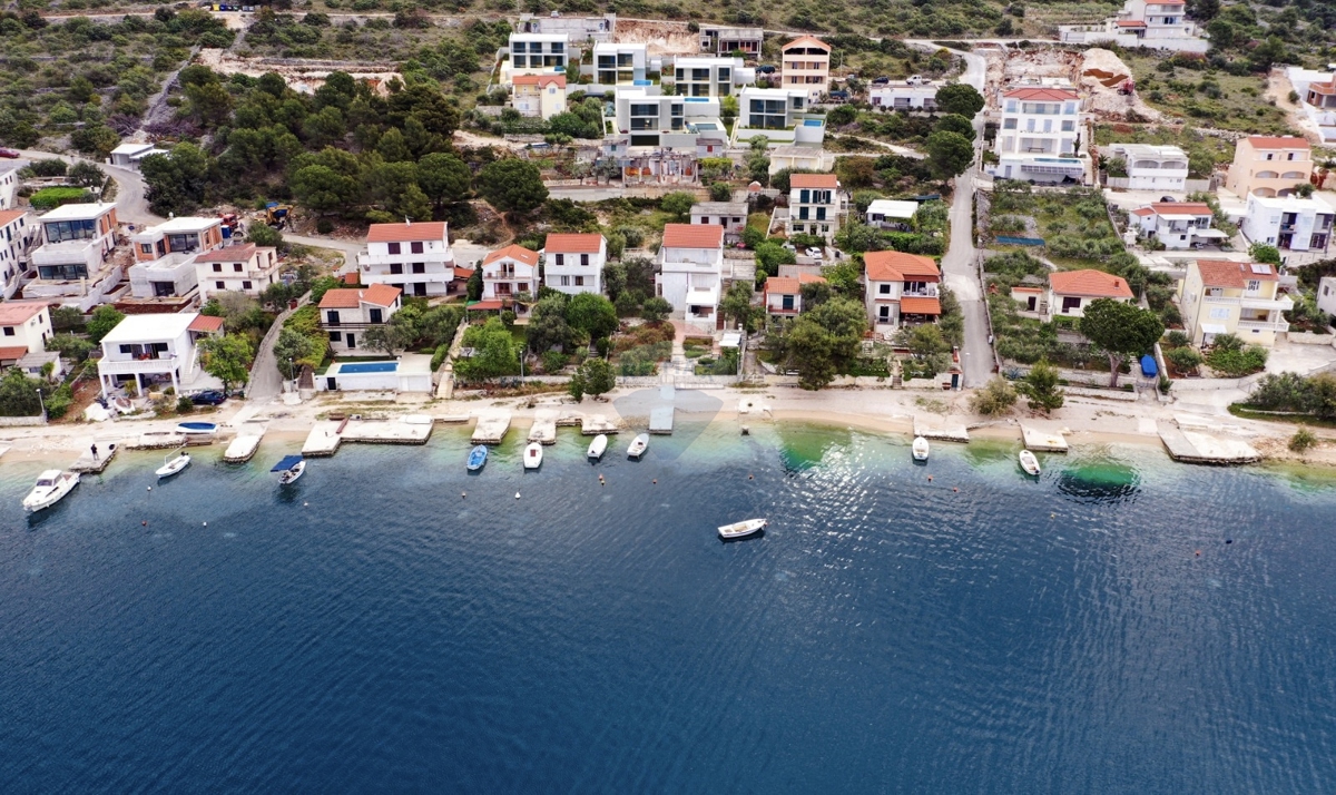 VILLA DI LUSSO CON PISCINA DI ARCHITETTURA MODERNA, ROGOZNICA