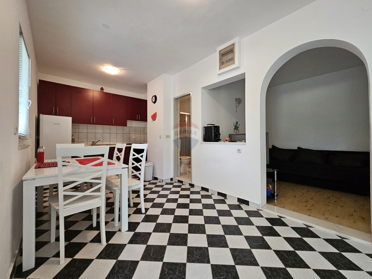 Appartamento con due camere da letto 50,32 m2 piano terra, Rogoznica