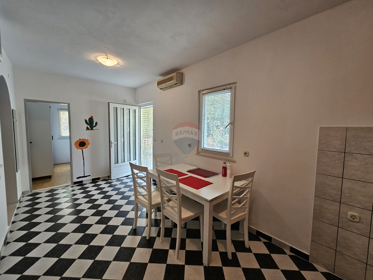 Appartamento con due camere da letto 50,32 m2 piano terra, Rogoznica