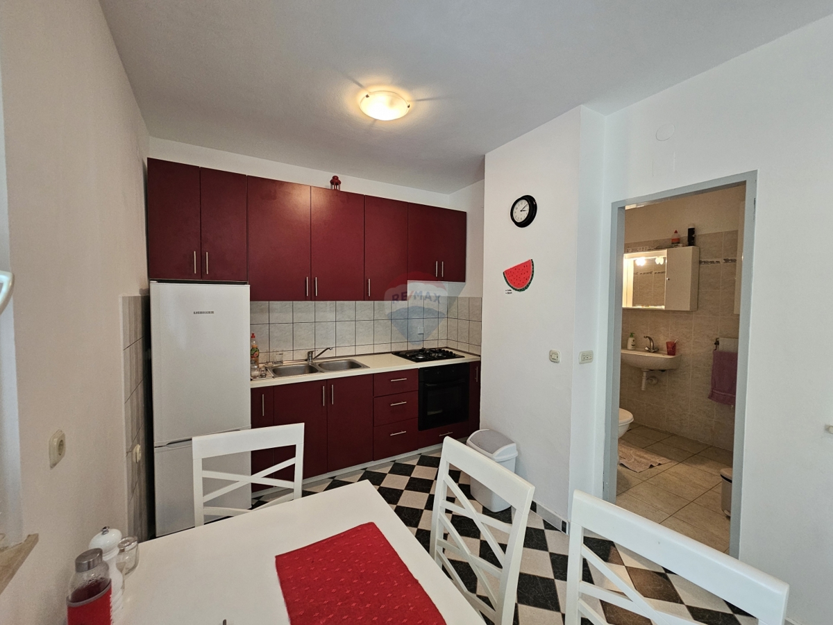 Appartamento con due camere da letto 50,32 m2 piano terra, Rogoznica