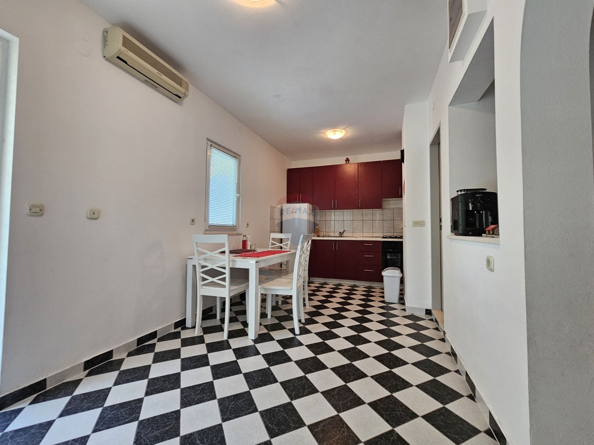 Appartamento con due camere da letto 50,32 m2 piano terra, Rogoznica