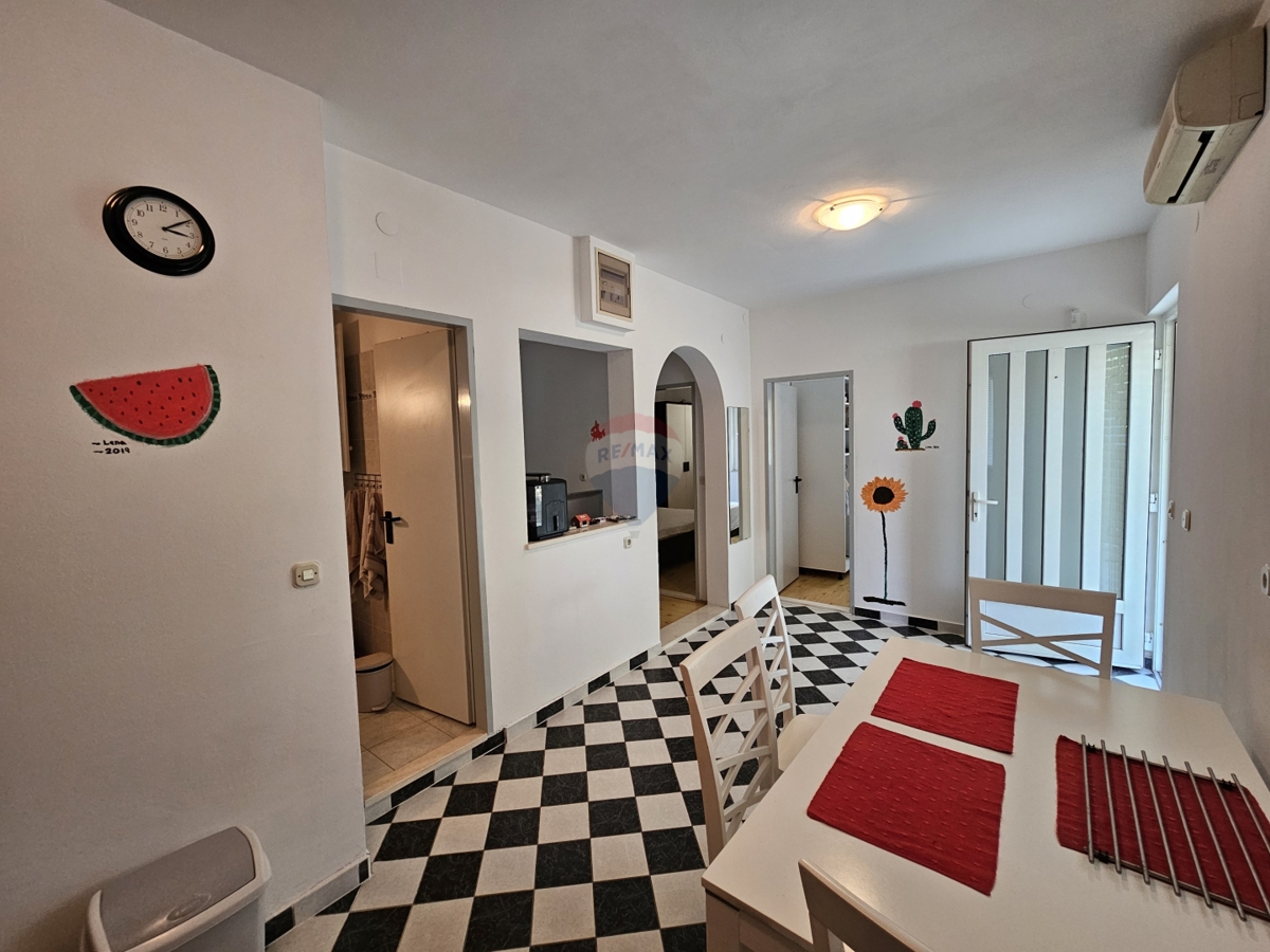 Appartamento con due camere da letto 50,32 m2 piano terra, Rogoznica