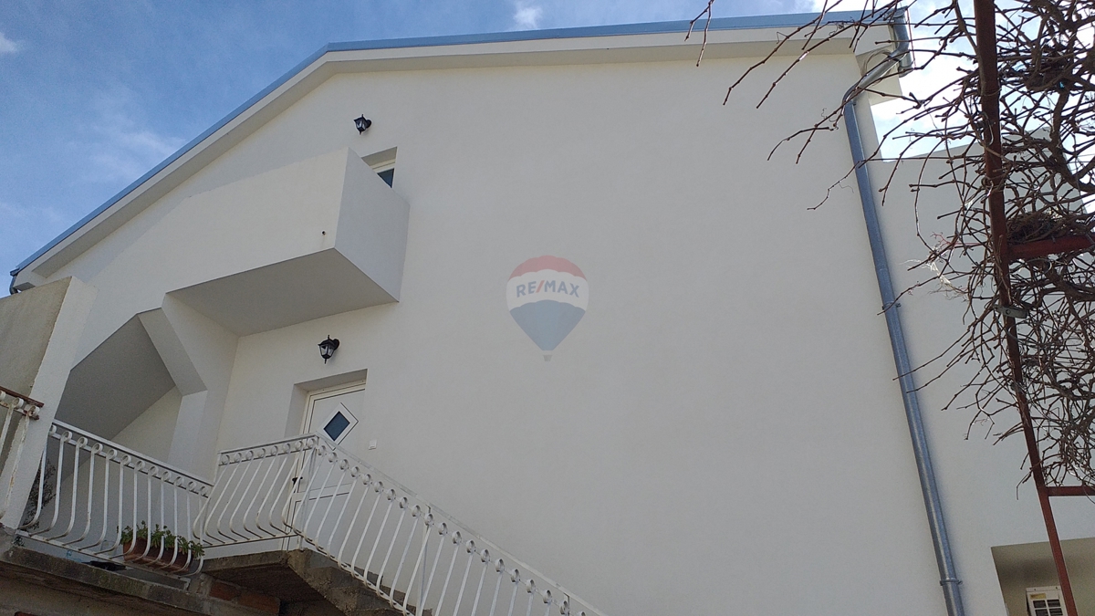 Appartamento Njivice, Šibenik, 198m2