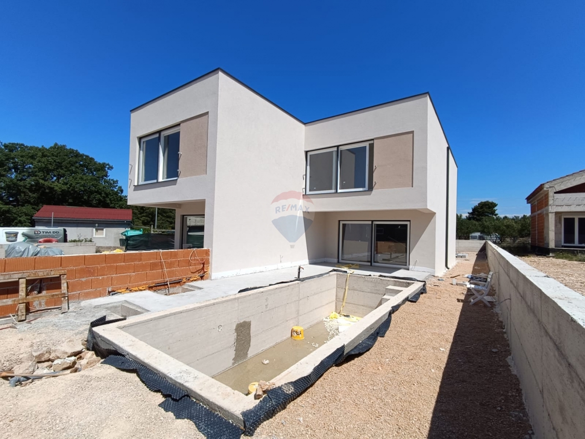 Casa Pirovac, 102,22m2