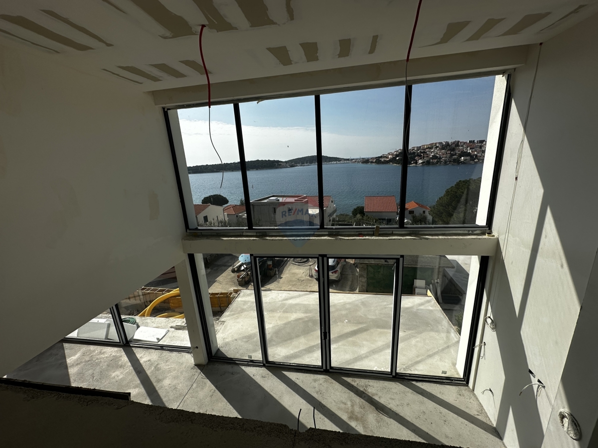 VILLA MODERNA DI LUSSO CON PISCINA, ROGOZNICA