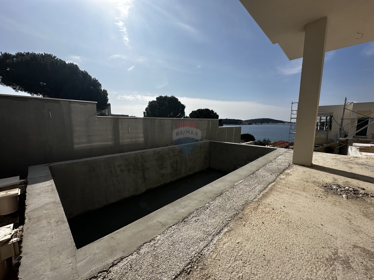 VILLA MODERNA DI LUSSO CON PISCINA, ROGOZNICA