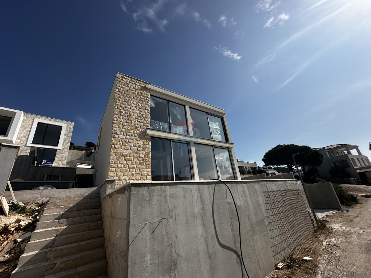 VILLA MODERNA DI LUSSO CON PISCINA, ROGOZNICA