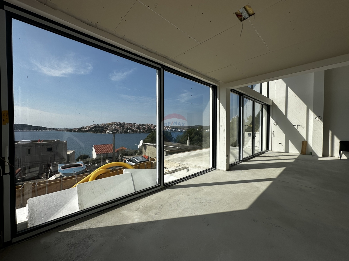 VILLA MODERNA DI LUSSO CON PISCINA, ROGOZNICA