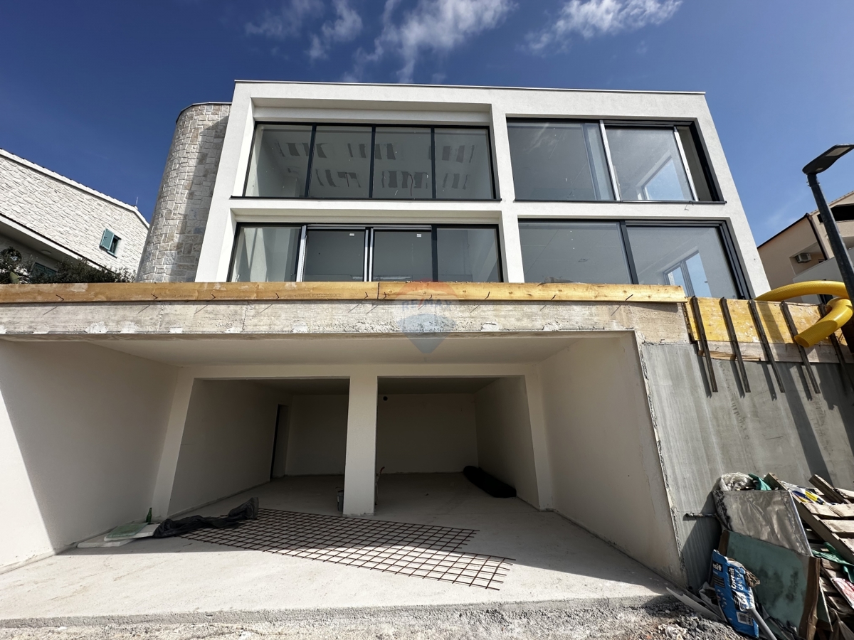 VILLA MODERNA DI LUSSO CON PISCINA, ROGOZNICA