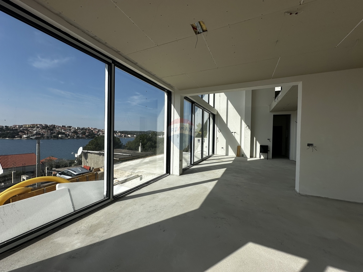 VILLA MODERNA DI LUSSO CON PISCINA, ROGOZNICA