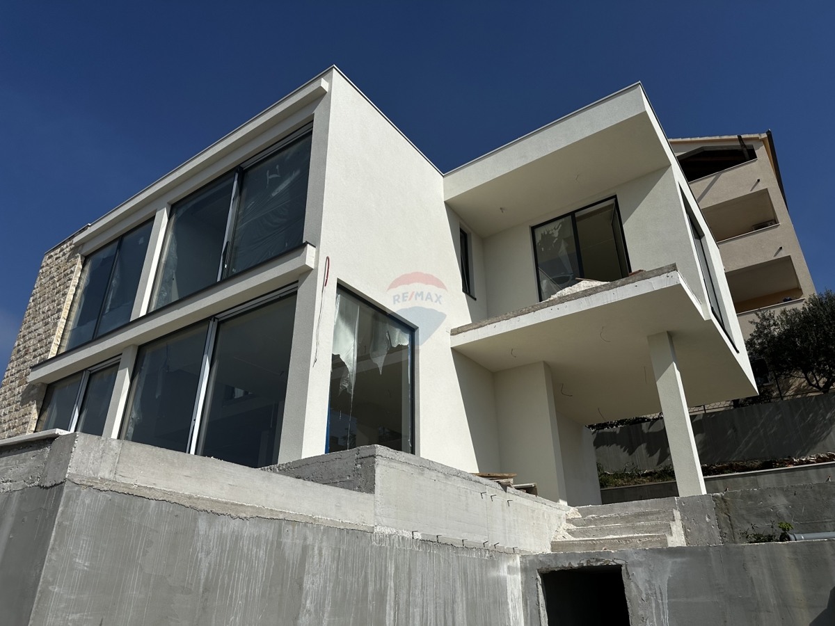 VILLA MODERNA DI LUSSO CON PISCINA, ROGOZNICA