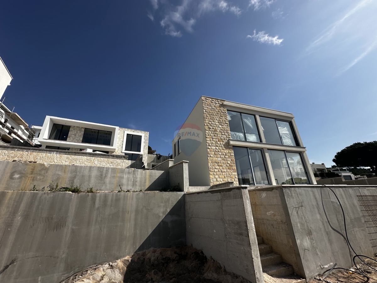 VILLA MODERNA DI LUSSO CON PISCINA, ROGOZNICA