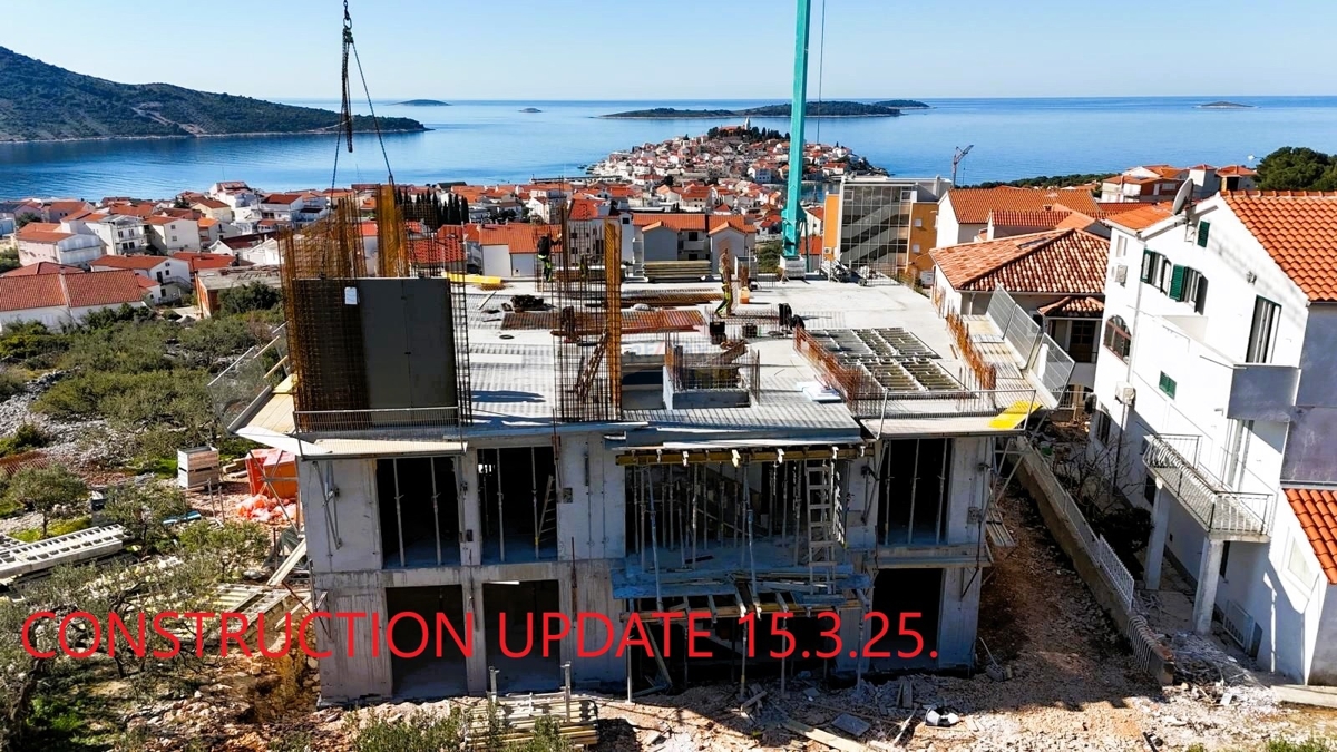 Lussuoso bilocale con garage, 2° piano, Primošten