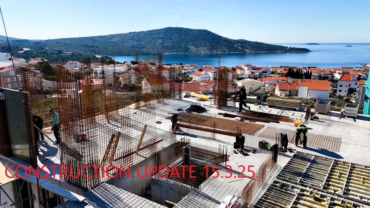 Lussuoso bilocale con garage, 2° piano, Primošten