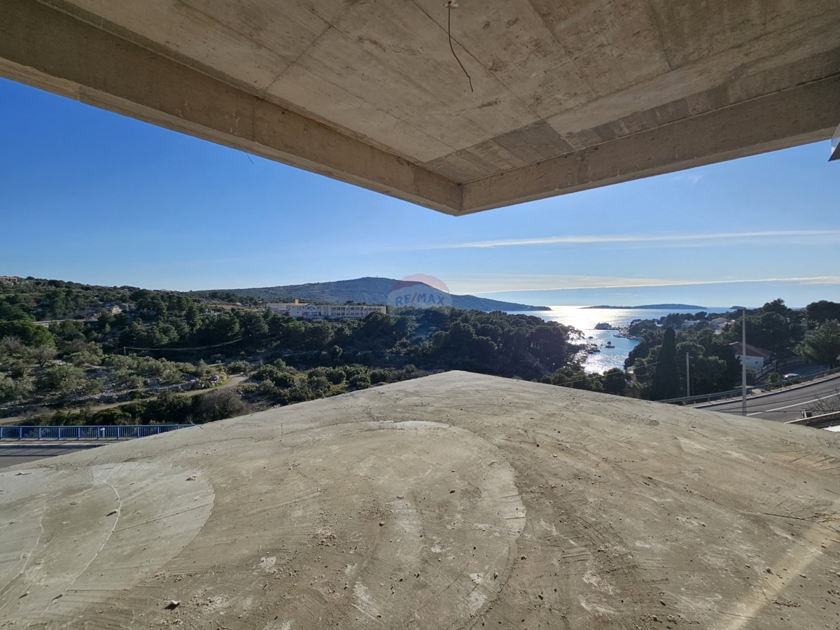 Appartamento con terrazza sul tetto, Primošten