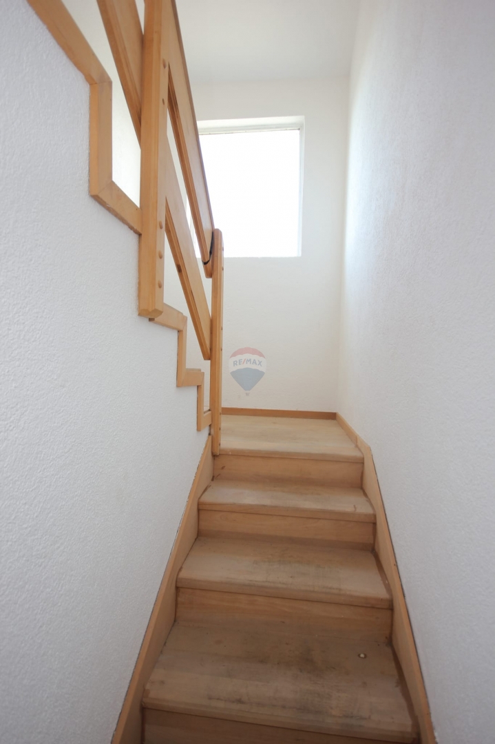 Casa pronta per essere abitata, ideale per la ristrutturazione + terreno 1154 m², Ražanj-Rogoznica