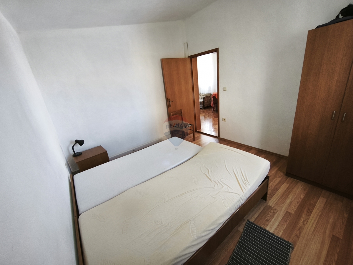 Casa con 2 appartamenti e terrazza sul tetto, a 130 m dal mare – Stupin, Rogoznica