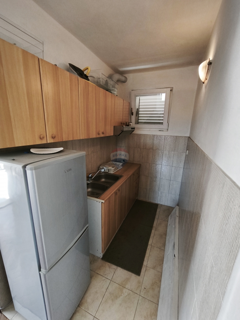 Casa con 2 appartamenti e terrazza sul tetto, a 130 m dal mare – Stupin, Rogoznica