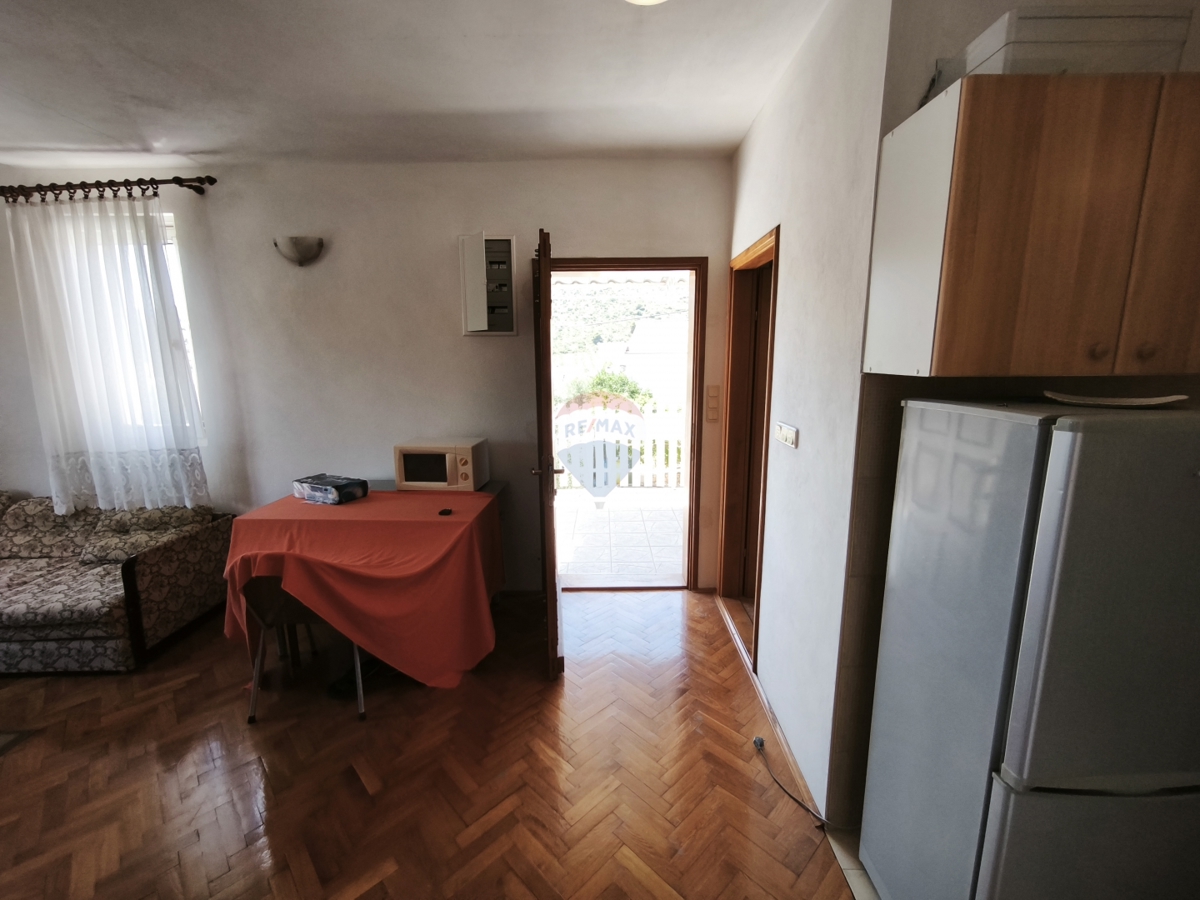 Casa con 2 appartamenti e terrazza sul tetto, a 130 m dal mare – Stupin, Rogoznica