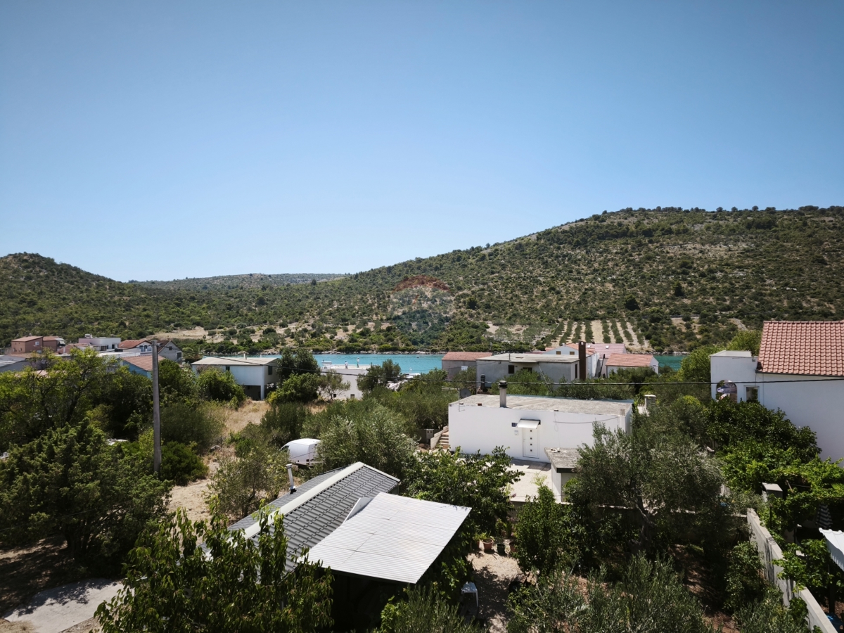 Casa con 2 appartamenti e terrazza sul tetto, a 130 m dal mare – Stupin, Rogoznica