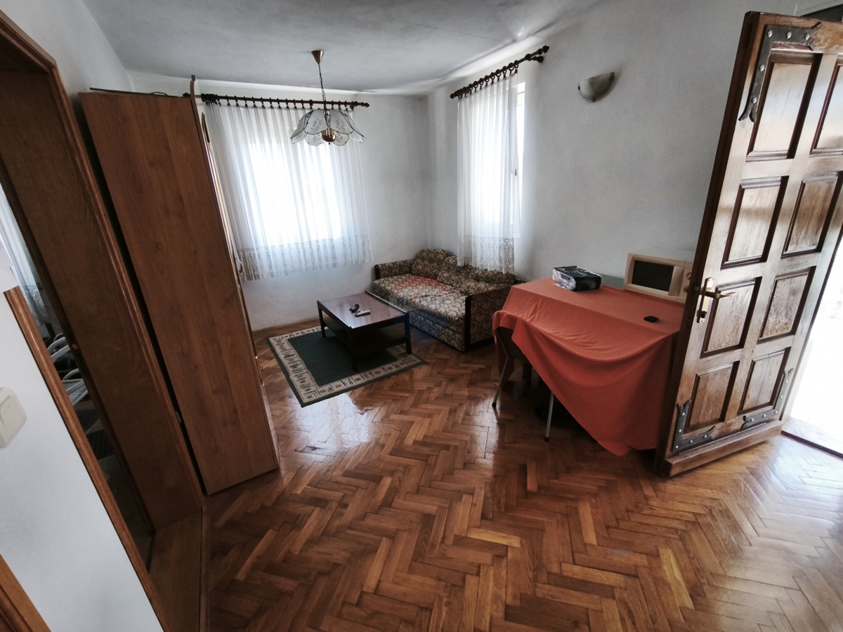 Casa con 2 appartamenti e terrazza sul tetto, a 130 m dal mare – Stupin, Rogoznica