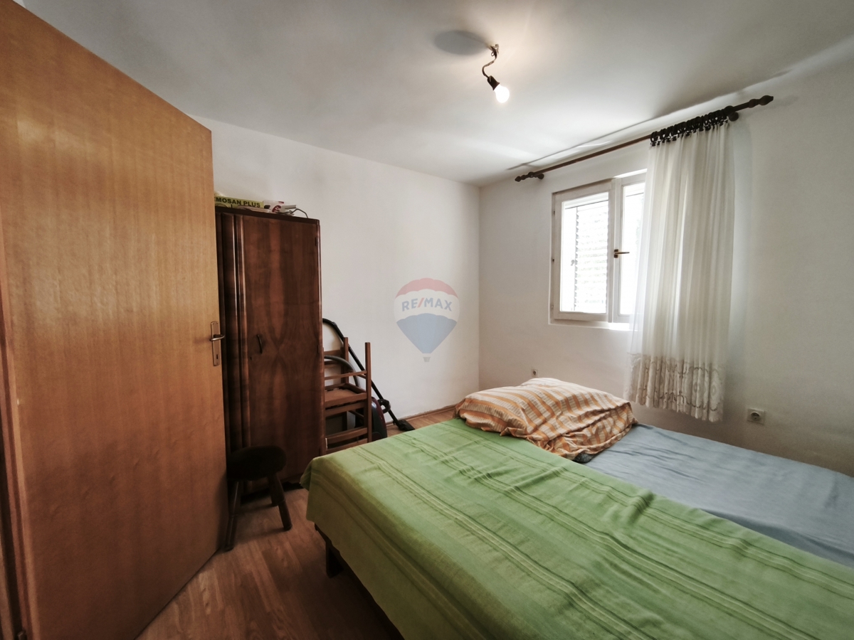 Casa con 2 appartamenti e terrazza sul tetto, a 130 m dal mare – Stupin, Rogoznica