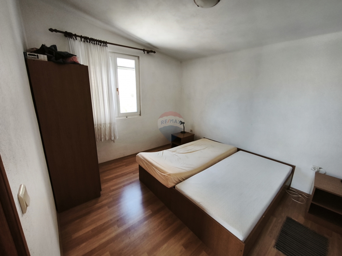 Casa con 2 appartamenti e terrazza sul tetto, a 130 m dal mare – Stupin, Rogoznica