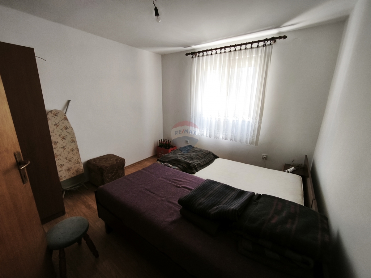 Casa con 2 appartamenti e terrazza sul tetto, a 130 m dal mare – Stupin, Rogoznica