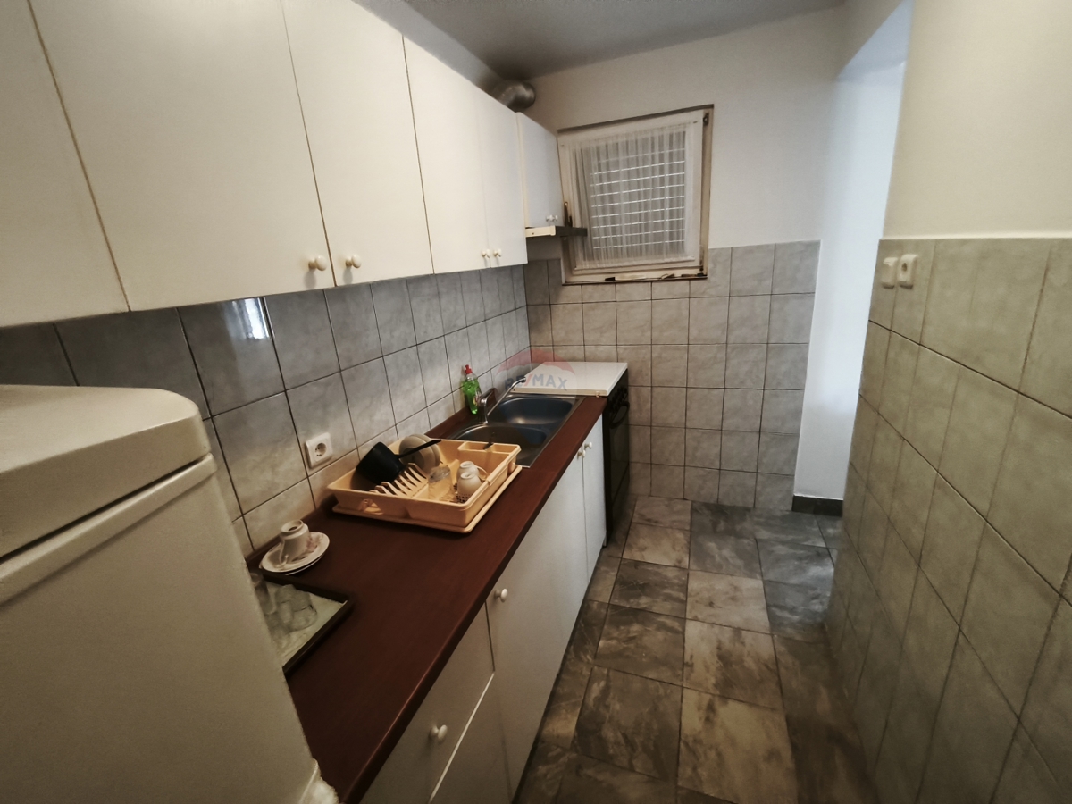 Casa con 2 appartamenti e terrazza sul tetto, a 130 m dal mare – Stupin, Rogoznica