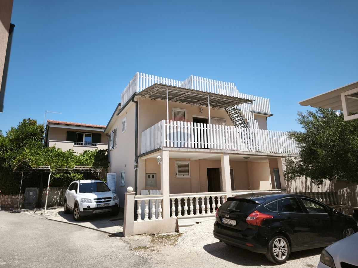 Casa con 2 appartamenti e terrazza sul tetto, a 130 m dal mare – Stupin, Rogoznica