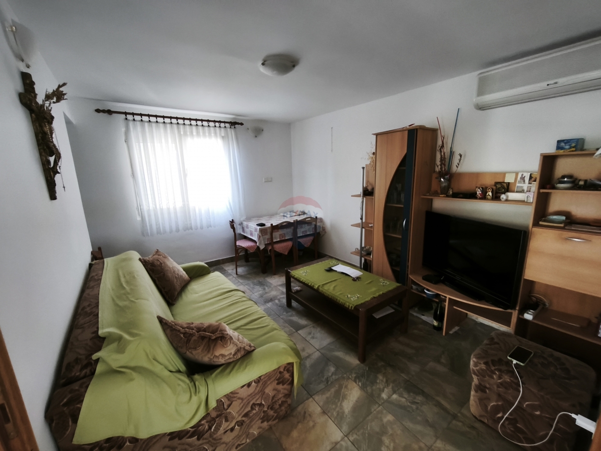 Casa con 2 appartamenti e terrazza sul tetto, a 130 m dal mare – Stupin, Rogoznica