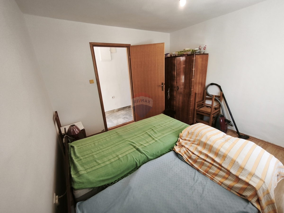 Casa con 2 appartamenti e terrazza sul tetto, a 130 m dal mare – Stupin, Rogoznica