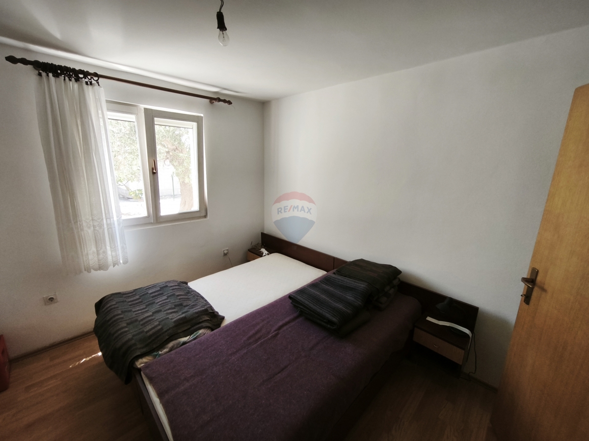 Casa con 2 appartamenti e terrazza sul tetto, a 130 m dal mare – Stupin, Rogoznica