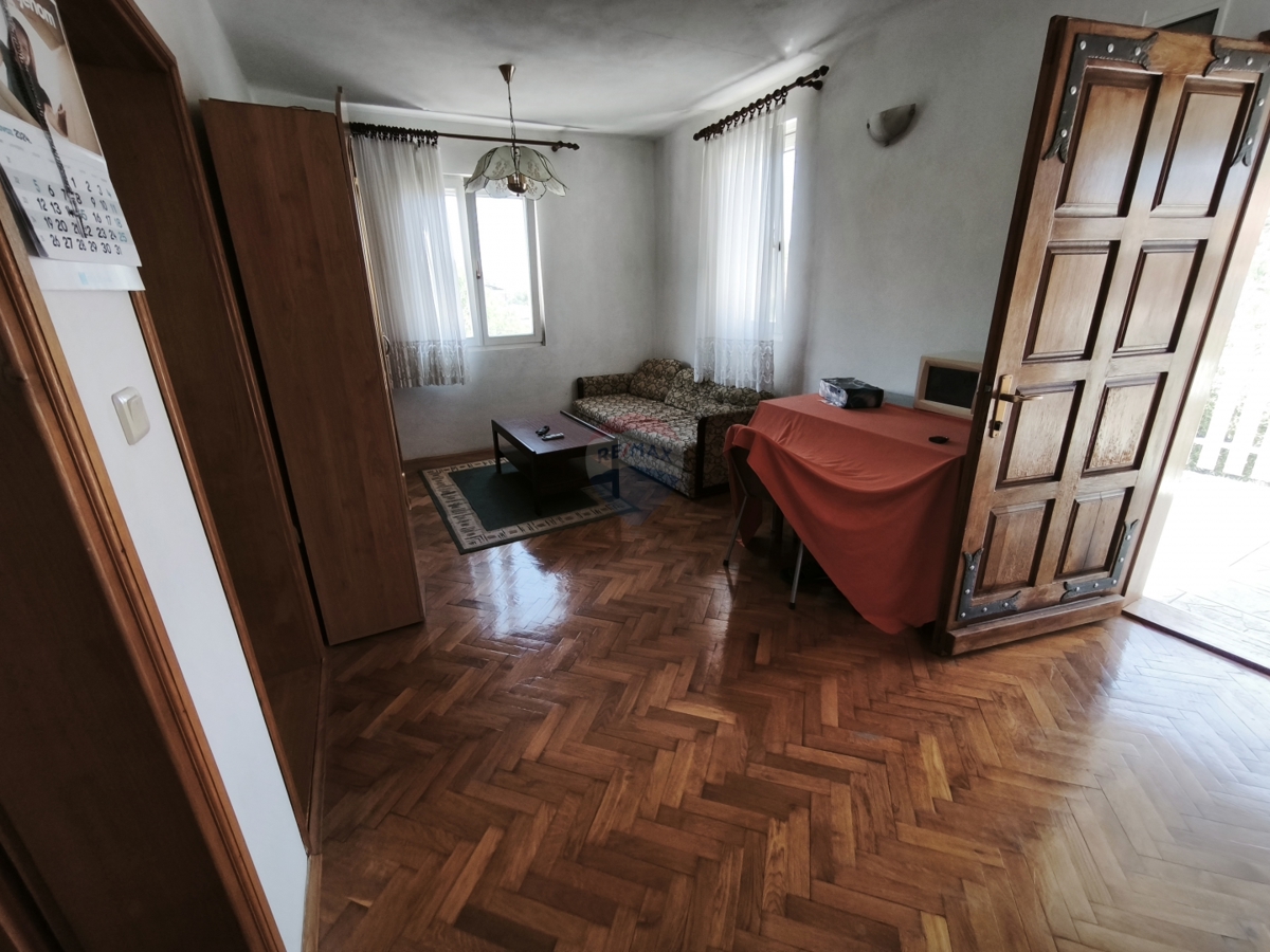 Casa con 2 appartamenti e terrazza sul tetto, a 130 m dal mare – Stupin, Rogoznica