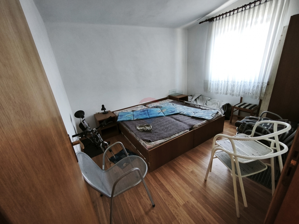 Casa con 2 appartamenti e terrazza sul tetto, a 130 m dal mare – Stupin, Rogoznica