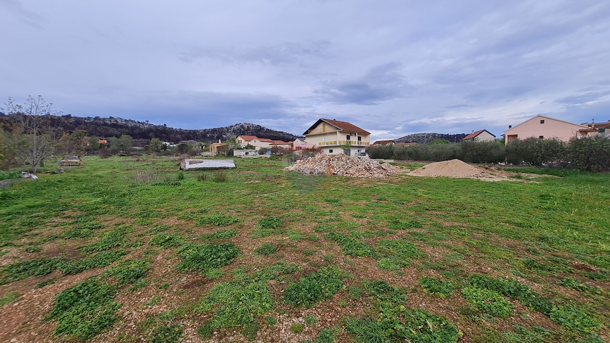 Terreno Raslina, Šibenik - Okolica, 1.392m2