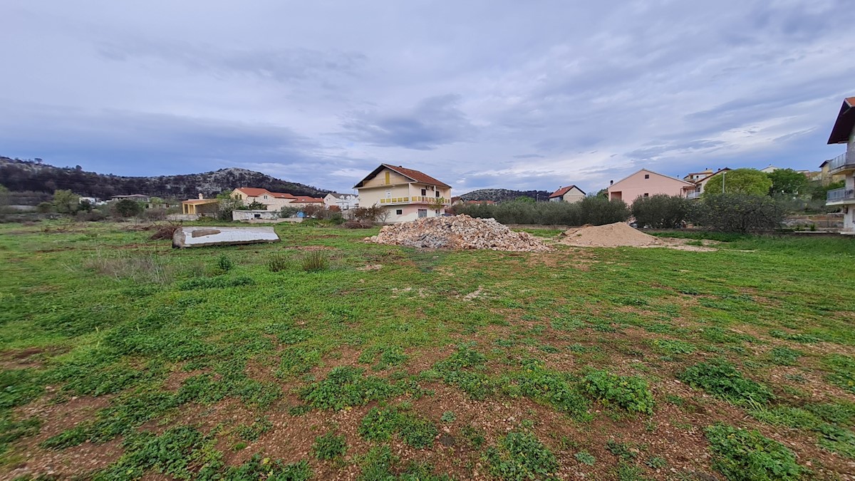 Terreno Raslina, Šibenik - Okolica, 1.392m2