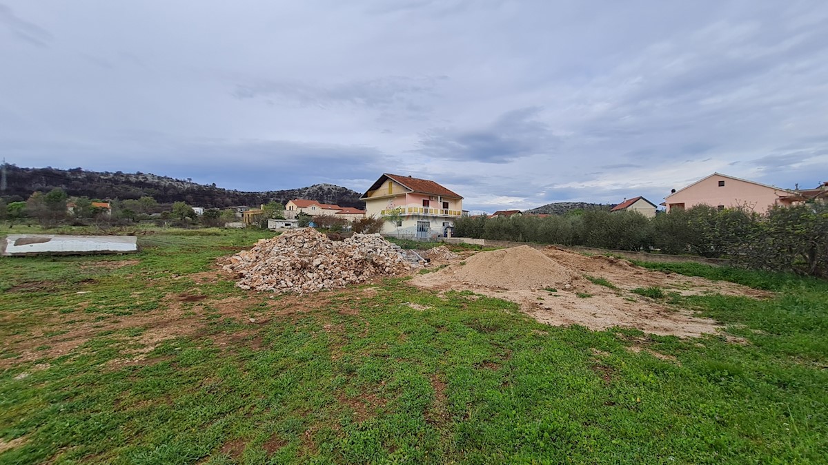 Terreno Raslina, Šibenik - Okolica, 1.392m2