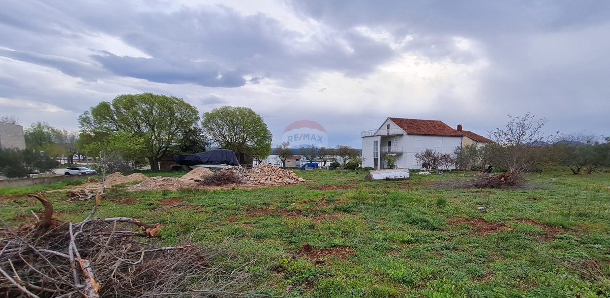 Terreno Raslina, Šibenik - Okolica, 1.392m2