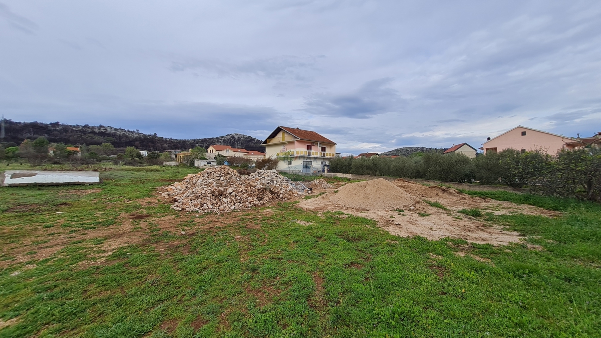 Terreno Raslina, Šibenik - Okolica, 1.392m2