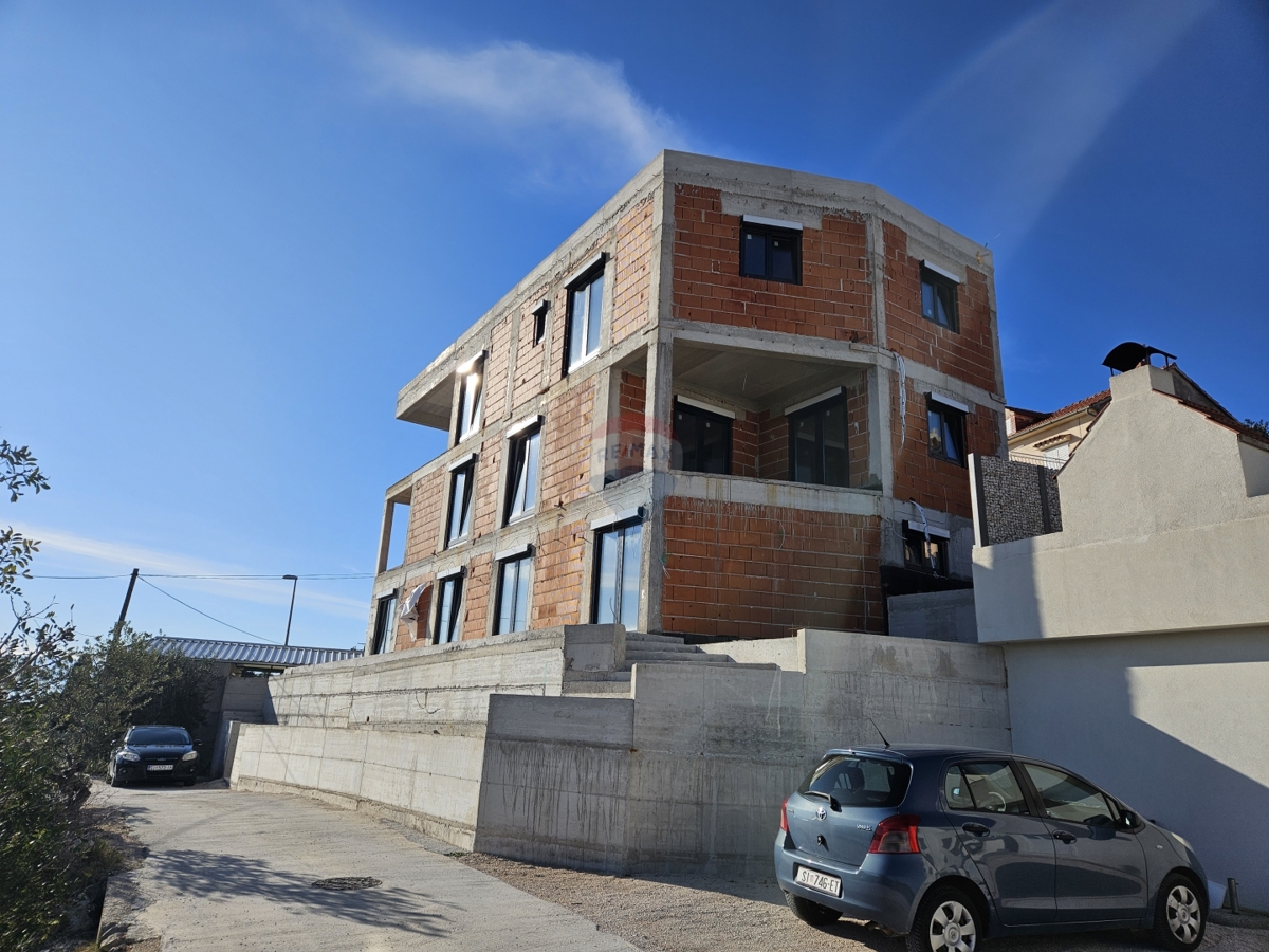Appartamento con tre camere da letto in un nuovo edificio, Primošten