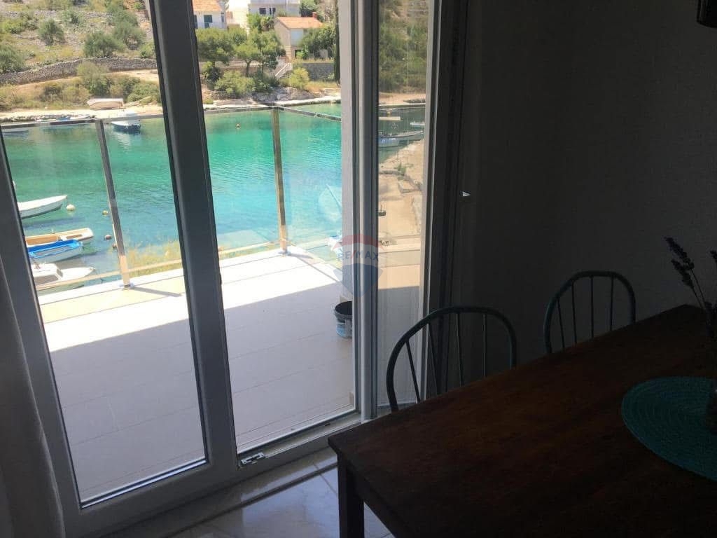 Prima fila al mare, Casa con 6 appartamenti, Kalebova Luka - Rogoznica
