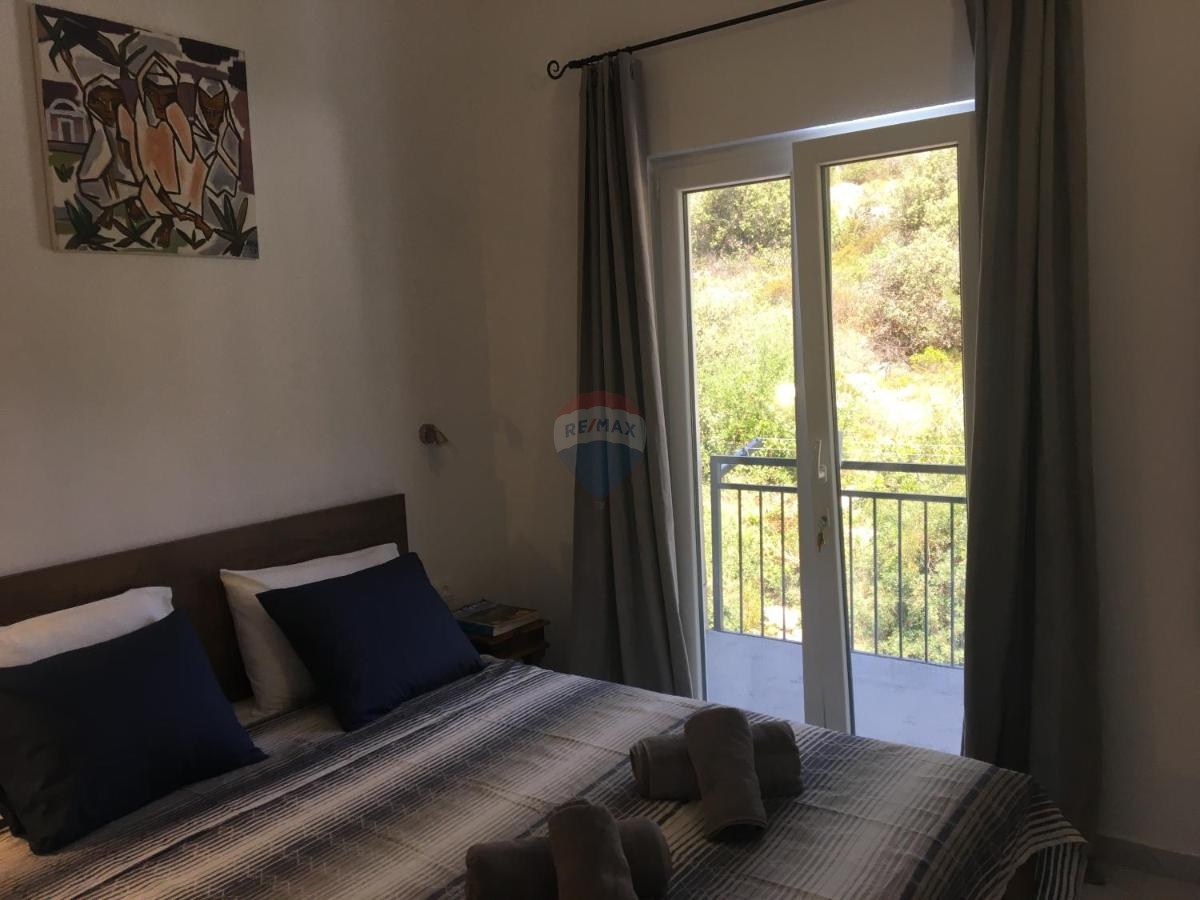 Prima fila al mare, Casa con 6 appartamenti, Kalebova Luka - Rogoznica